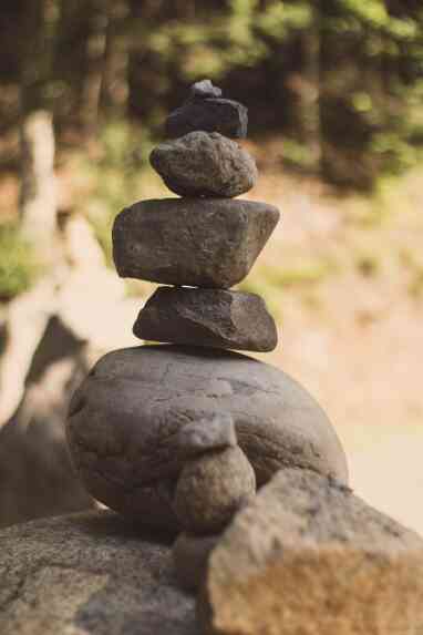 Rocks balanced in order size